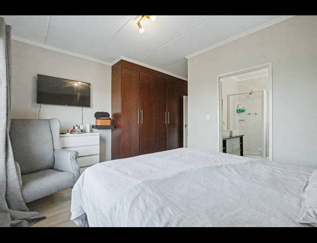 2 BEDROOM APARTMENT FOR SALE IN SUNNINGHILL